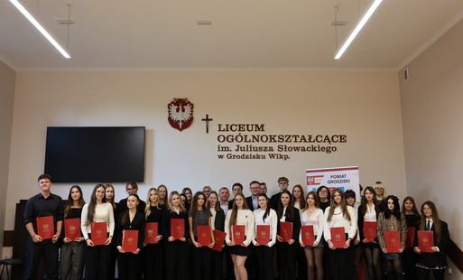 Zdjęcie do Stypendia Rady Powiatu Grodziskiego dla najzdolniejszych uczni&oacute;w &nbsp; 