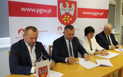 Zdjęcie do PODPISANIE UMOWY NA PRZEBUDOWĘ DROGI POWIATOWEJ BUK-WOŹNIKI-KOTOWO