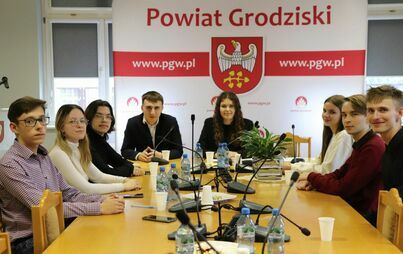 Zdjęcie do WYBORY PREZEYDIUM MŁODZIEŻOWEJ RADY POWIATU GRODZISKIEGO