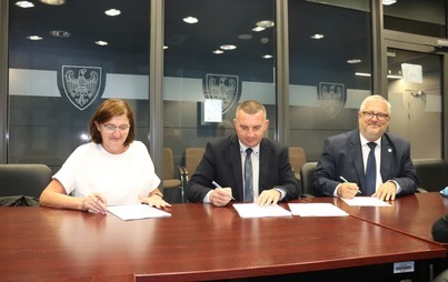 Zdjęcie do PODPISANIE UMOWY NA DOFINANSOWANIE PROJEKTU &quot;CYFRYZACJA ZASOB&Oacute;W GEODEZYJNYCH W POWIECIE GRODZISKIM&quot;