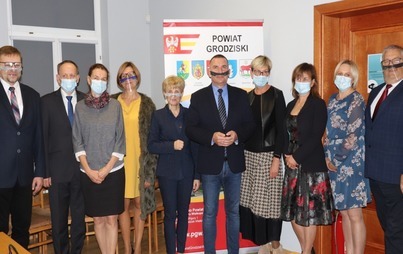 Zdjęcie do NAGRODY Z OKAZJI DNIA EDUKACJI NARODOWEJ